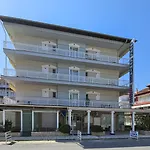 Lucia Hotel *