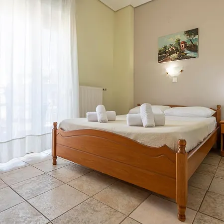 Lucia Hotel *