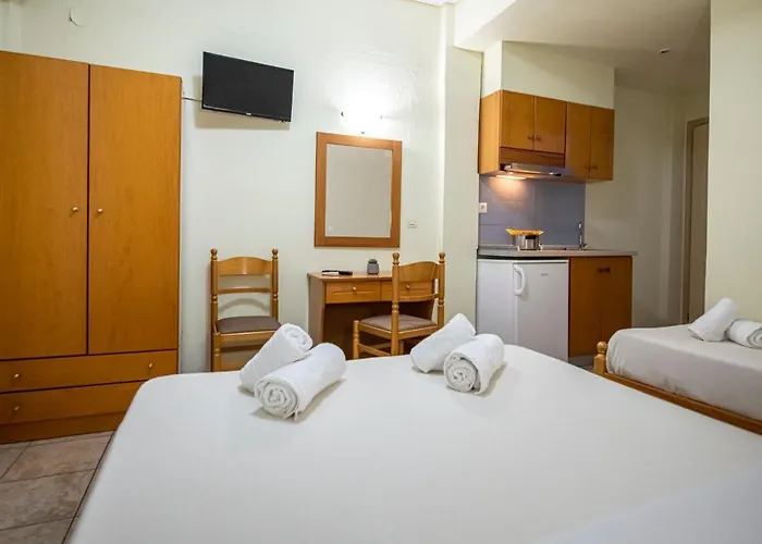 Lucia Hotel *