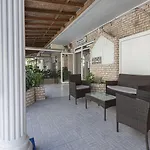 Lucia Hotel *
