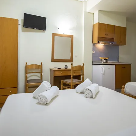 Lucia Hotel *