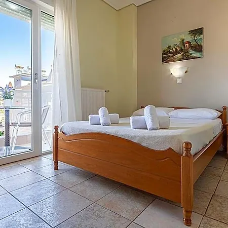 Lucia Paralía