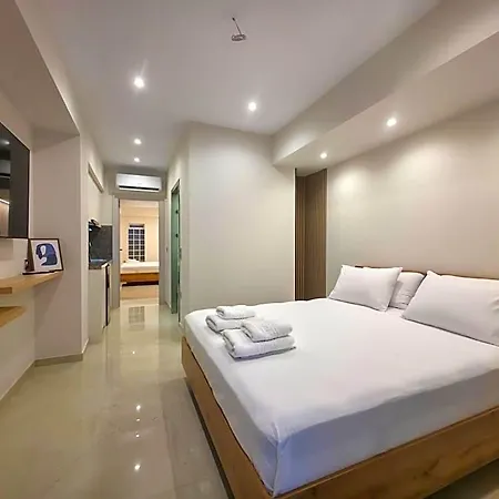 Lucia Hotel *