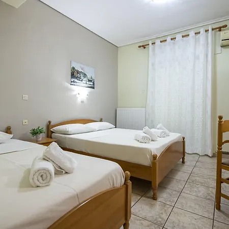 Lucia Hotel *